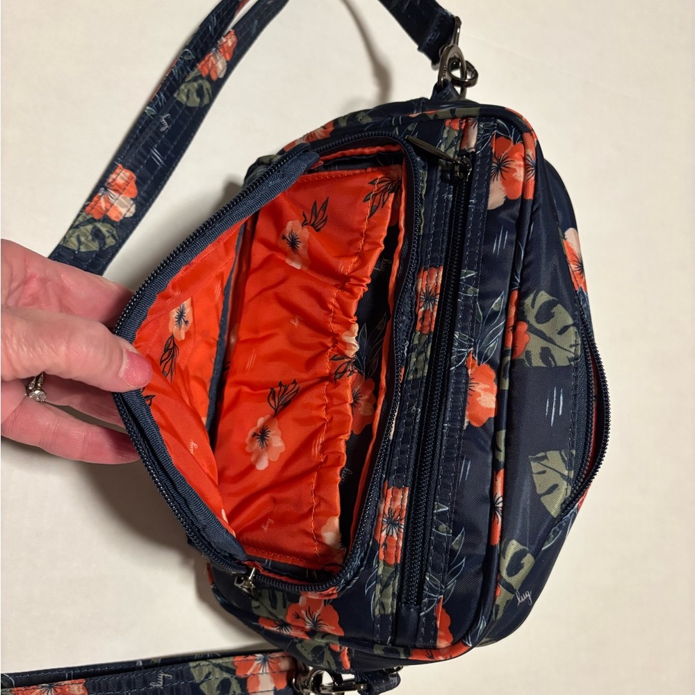 Lug Carousel Floral Crossbody Bag - Picture 4 of 7